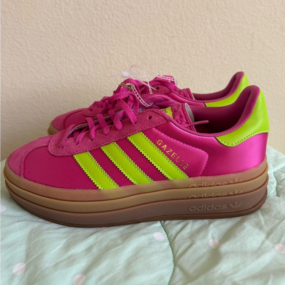 NWT Addias Gazelle Bold Pink and Lime Green Accents Women’s size 8